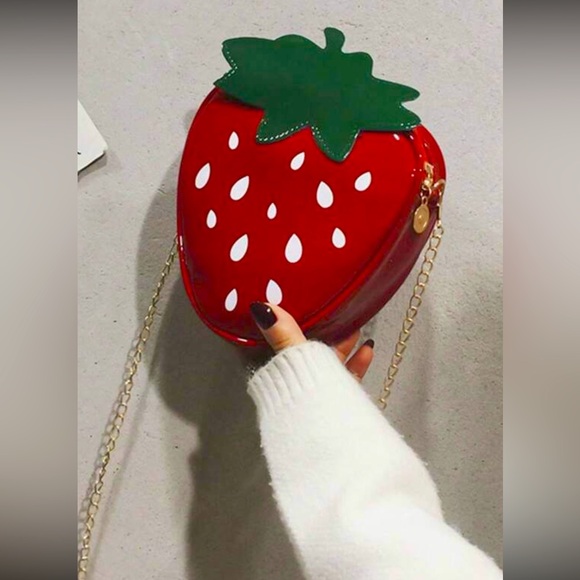 Handbags - NEW STRAWBERRY SHAPED CROSSBODY 7” x 7” REMOVABLE STRAP!!